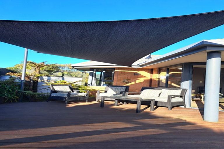 Photo of property in 17 Orlando Crescent, Waimairi Beach, Christchurch, 8083