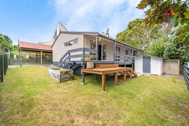 Photo of property in 8 Chestnut Grove, Maungaraki, Lower Hutt, 5010