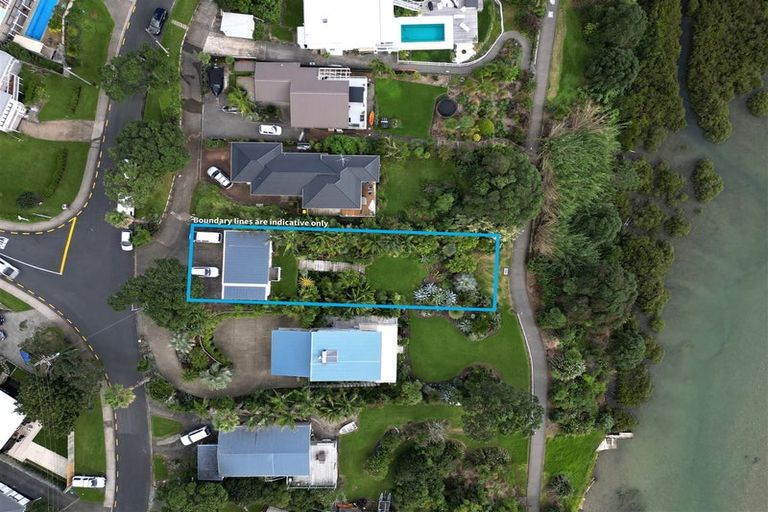 Photo of property in 40 Pohutukawa Avenue, Red Beach, 0932