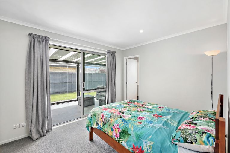 Photo of property in 28 Shillingford Boulevard, Rolleston, 7615
