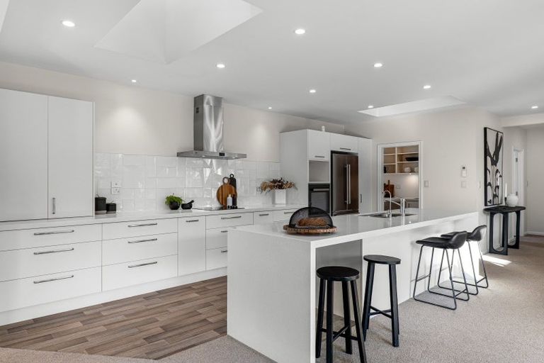 Photo of property in 100 Memorial Avenue, Ilam, Christchurch, 8053