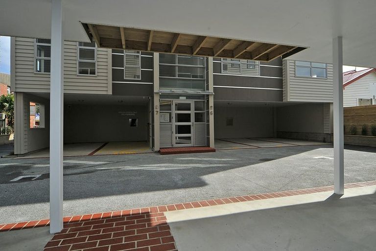 Photo of property in 9/123 The Parade, Island Bay, Wellington, 6023
