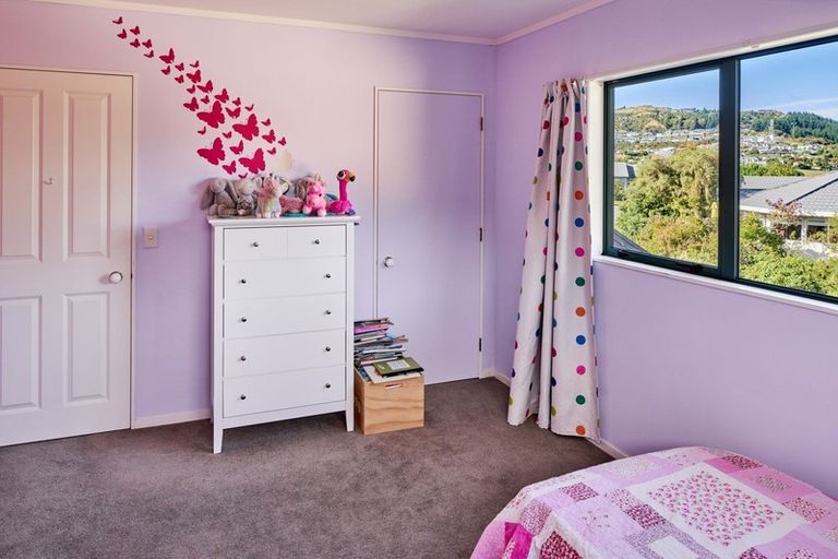 Photo of property in 28 Saunders Close, Whitby, Porirua, 5024