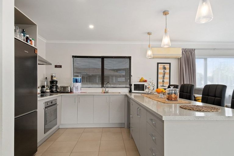 Photo of property in 9 Tapu Road, Huapai, Kumeu, 0810