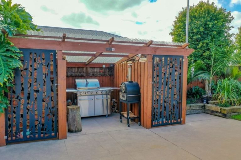 Photo of property in 2 Ohuirehe Road, Coastlands, Whakatane, 3120