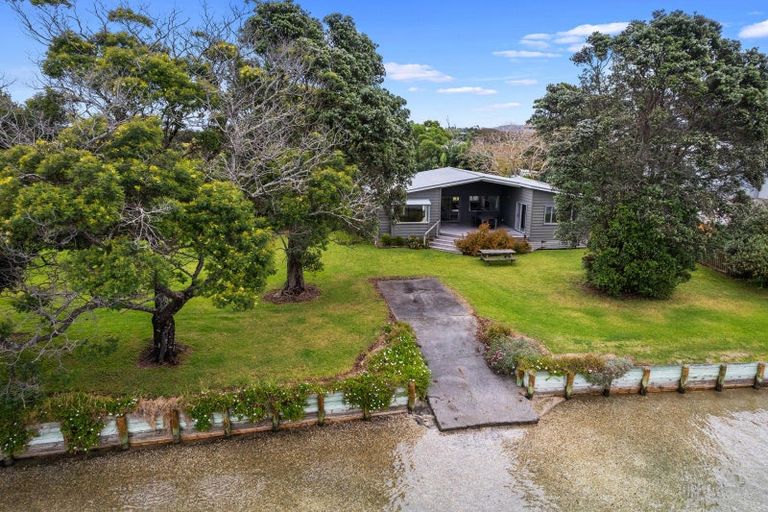 Photo of property in 38 Albany Road, One Tree Point, 0118