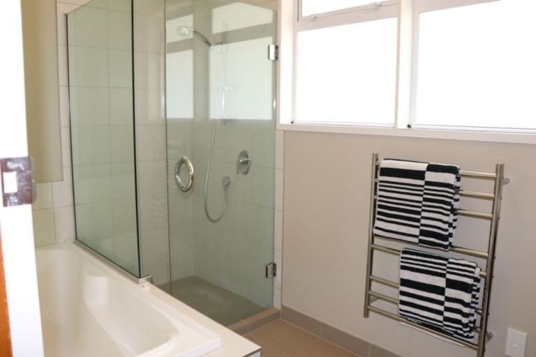 Photo of property in 345 Devonport Road, Tauranga, 3110