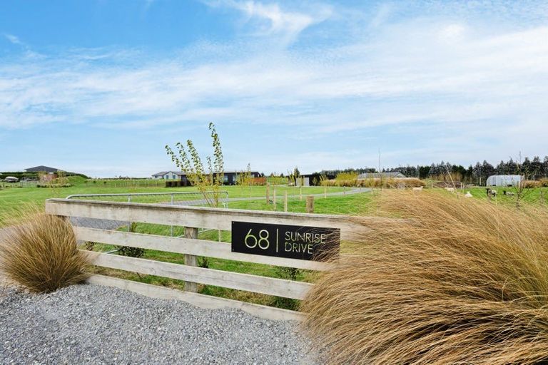 Photo of property in 68 Sunrise Drive, Seaward Bush, Invercargill, 9812
