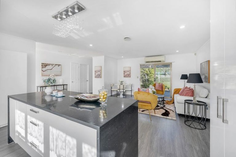 Photo of property in 2 Lockington Avenue, Henderson, Auckland, 0612