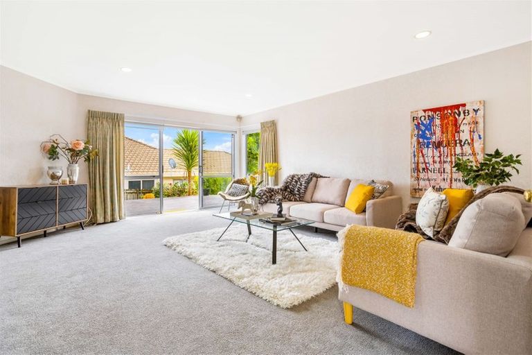 Photo of property in 1 Picasso Drive, West Harbour, Auckland, 0618