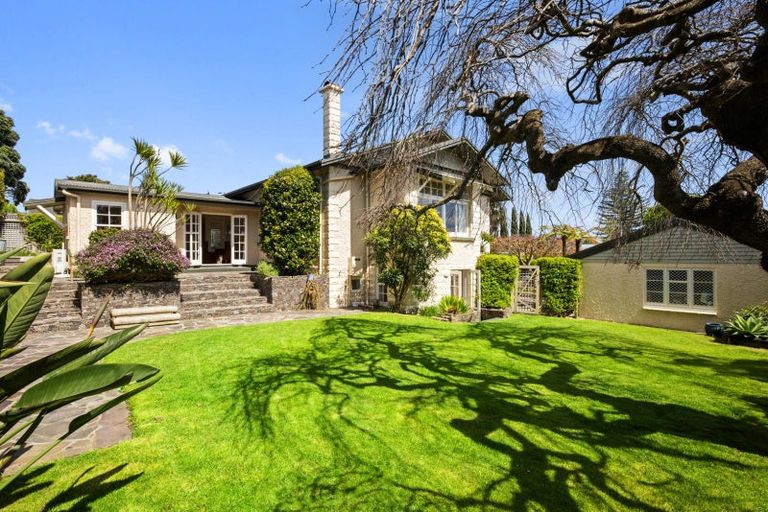 Photo of property in 384 Devonport Road, Tauranga South, Tauranga, 3112