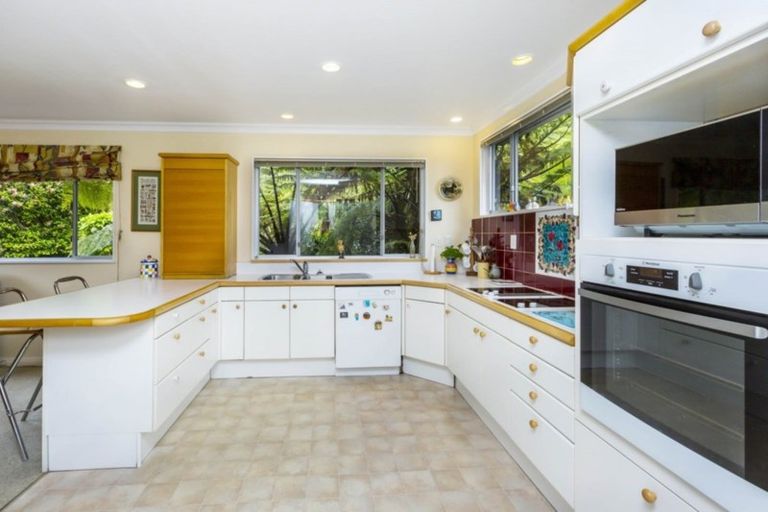 Photo of property in 61 Blue Mountains Road, Pinehaven, Upper Hutt, 5019