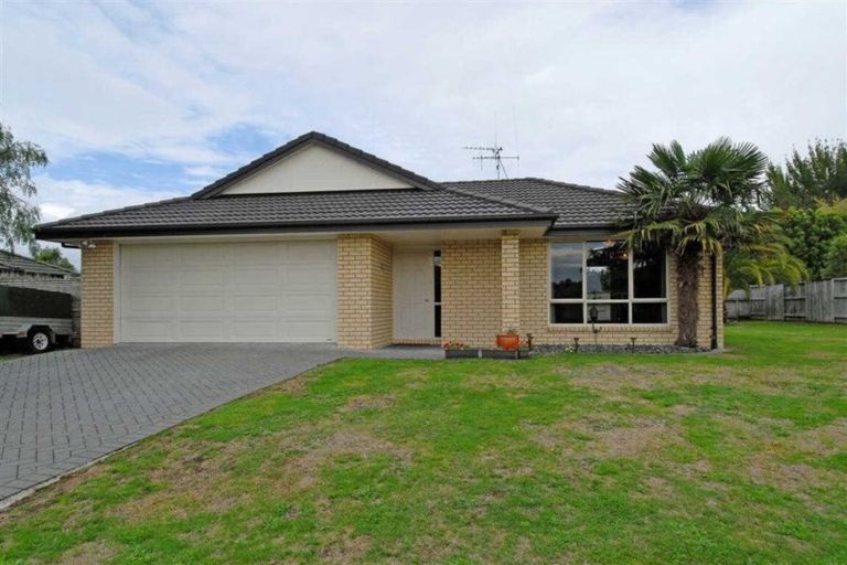 Photo of property in 16 Malbec Place, Rototuna, Hamilton, 3210