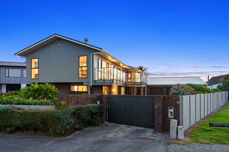Photo of property in 31 Oratia Street, Waikanae Beach, Waikanae, 5036