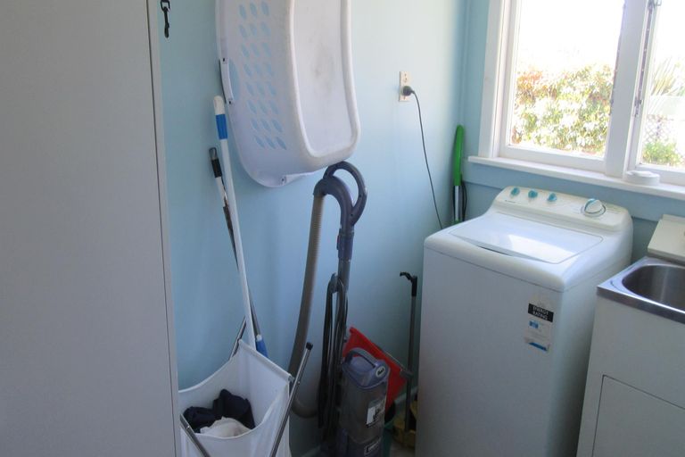 Photo of property in 14 Oxford Street, Waimate, 7924