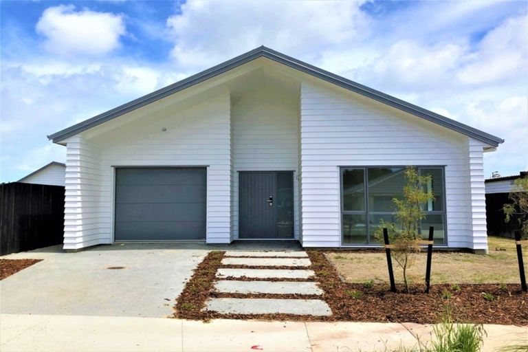 Photo of property in 22 Tarras Road, Kumeu, 0810