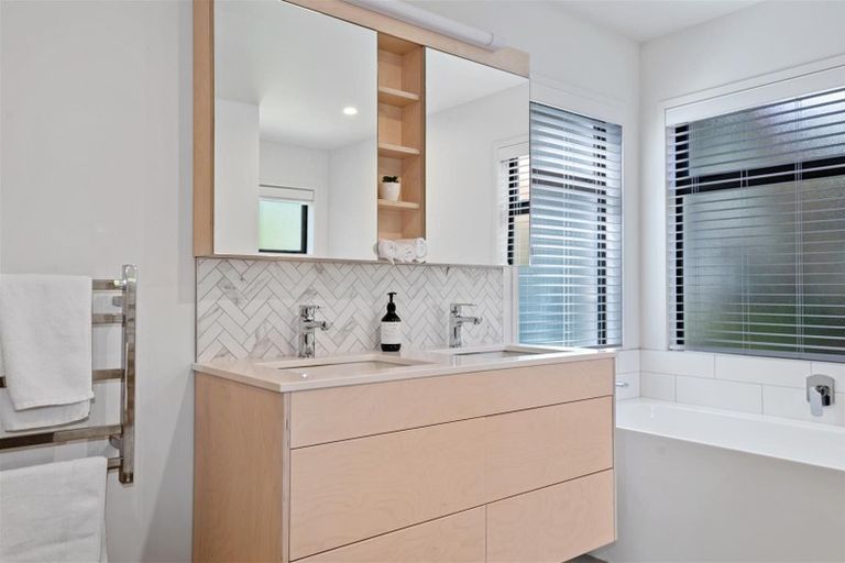 Photo of property in 12 Waitawa Place, Lynmore, Rotorua, 3010