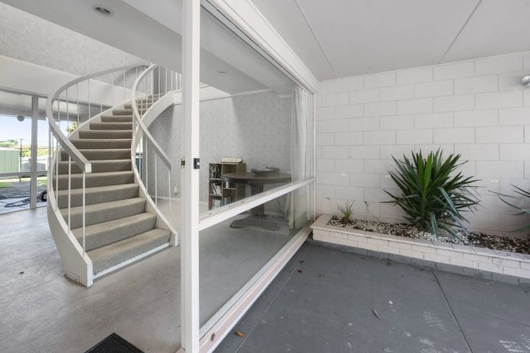 Photo of property in 6 Tirita Street, Kawaha Point, Rotorua, 3010