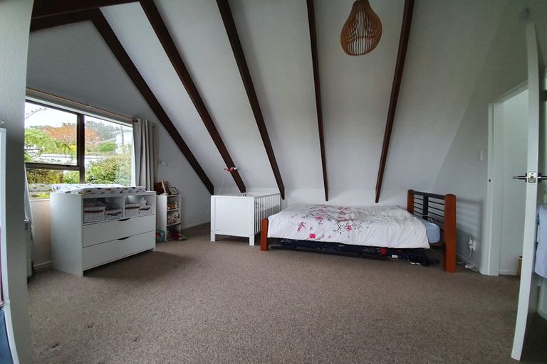 Photo of property in 47 Pokohiwi Road, Normandale, Lower Hutt, 5010