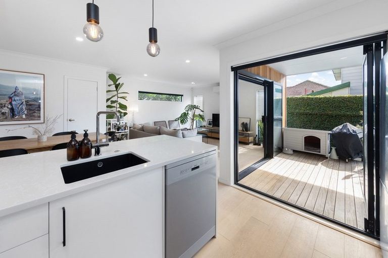Photo of property in 125c Point Chevalier Road, Point Chevalier, Auckland, 1022
