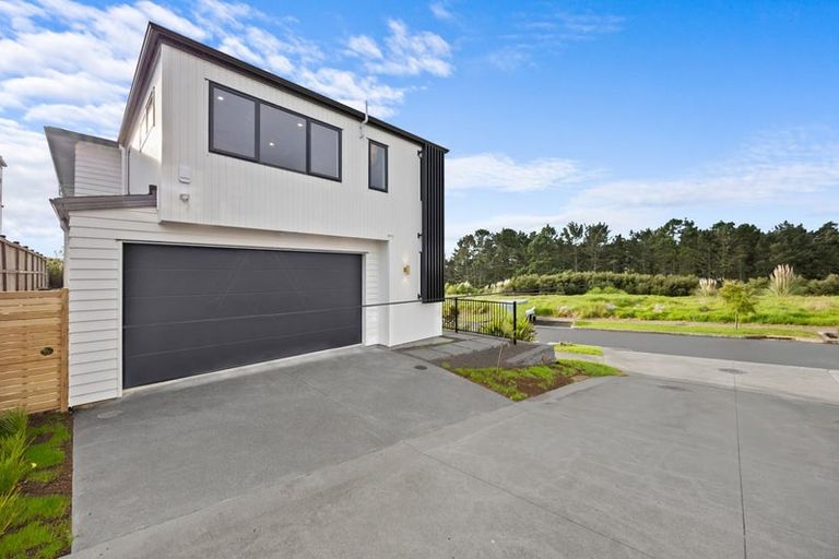 Photo of property in 17 Bremner Ridge Street, Flat Bush, Auckland, 2019
