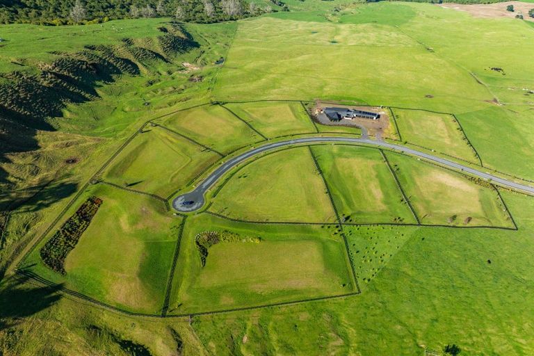 Photo of property in 1 Taumata Rise, Acacia Bay, 3385