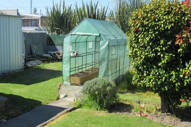 Photo of property in 14 Oxford Street, Waimate, 7924