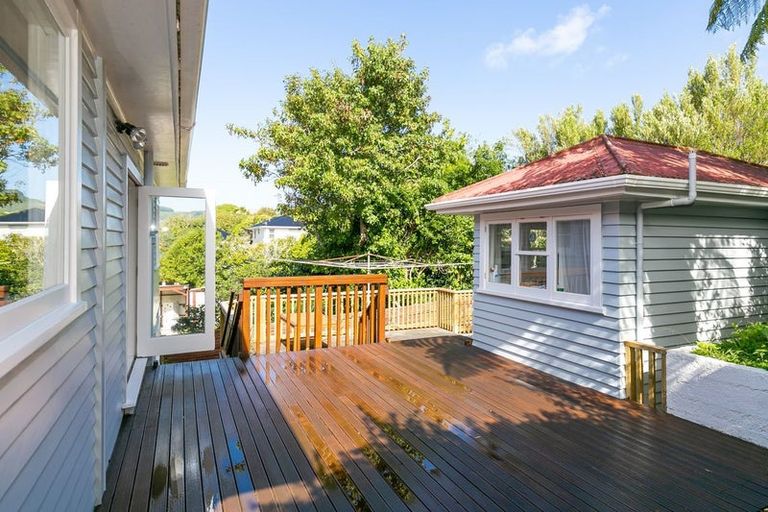 Photo of property in 33 Ranui Terrace, Tawa, Wellington, 5028
