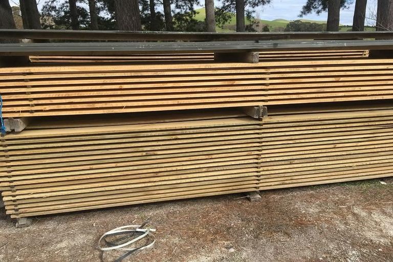 Photo of property in 94 Tinopai Road, Matakohe, 0593