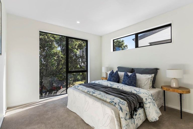 Photo of property in 21e Knights Road, Rothesay Bay, Auckland, 0630