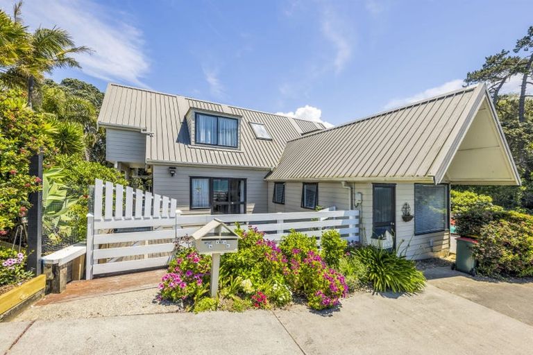 Photo of property in 204 Mellons Bay Road, Mellons Bay, Auckland, 2014