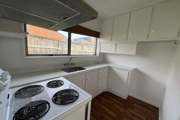 Photo of property in 1 Cleve Road, Green Bay, Auckland, 0604