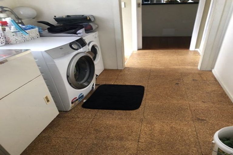 Photo of property in 125 Millbrook Road, Sunnyvale, Auckland, 0612