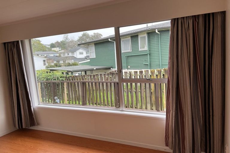 Photo of property in 17 Salamanca Road, Sunnynook, Auckland, 0620