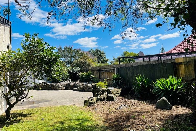Photo of property in 11 Walter Strevens Drive, Conifer Grove, Takanini, 2112