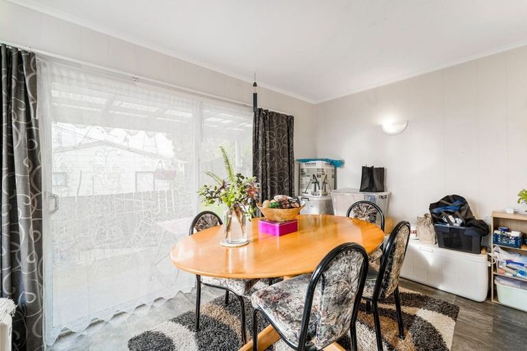 Photo of property in 4 Grainger Road, Te Atatu South, Auckland, 0610