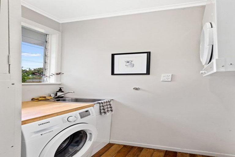 Photo of property in 1/67 Matipo Road, Te Atatu Peninsula, Auckland, 0610