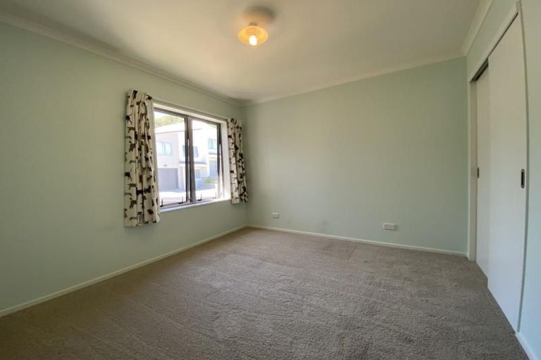 Photo of property in 10 Cresswell Place, Johnsonville, Wellington, 6037