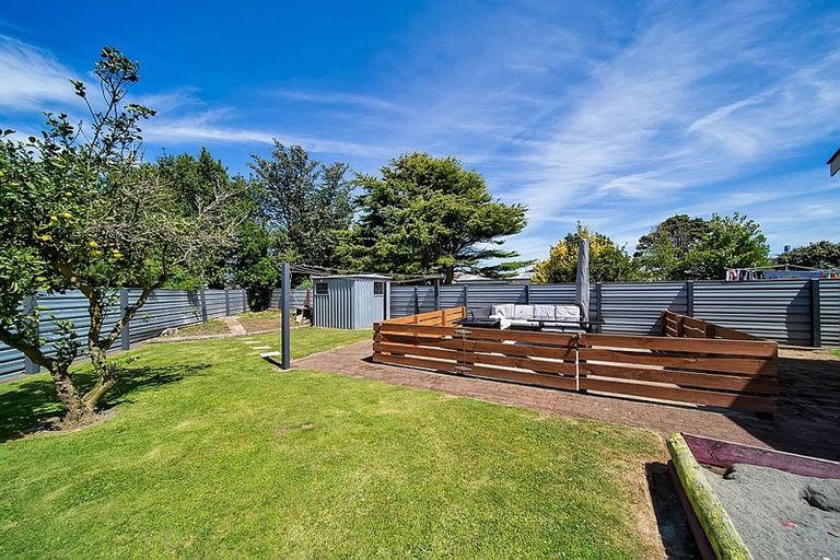 Photo of property in 16 Dixon Avenue, Hawera, 4610