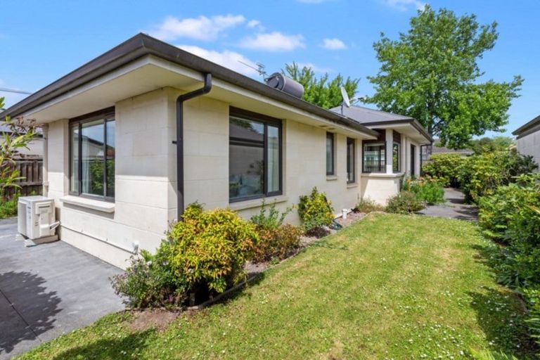 Photo of property in 2b Bevin Place, Bryndwr, Christchurch, 8053