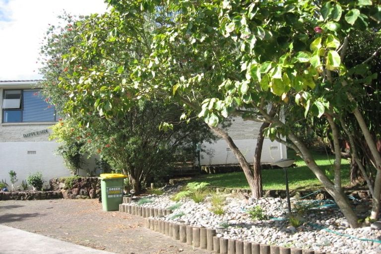 Photo of property in 1/5 Gwenand Place, Botany Downs, Auckland, 2010