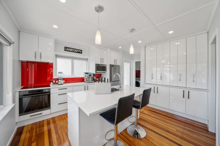 Photo of property in 30 Beazley Avenue, Paparangi, Wellington, 6037