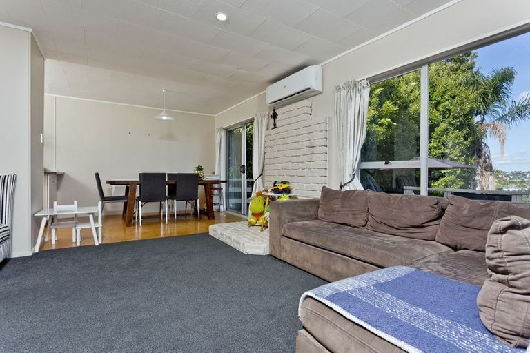 Photo of property in 1/244 East Coast Road, Forrest Hill, Auckland, 0620