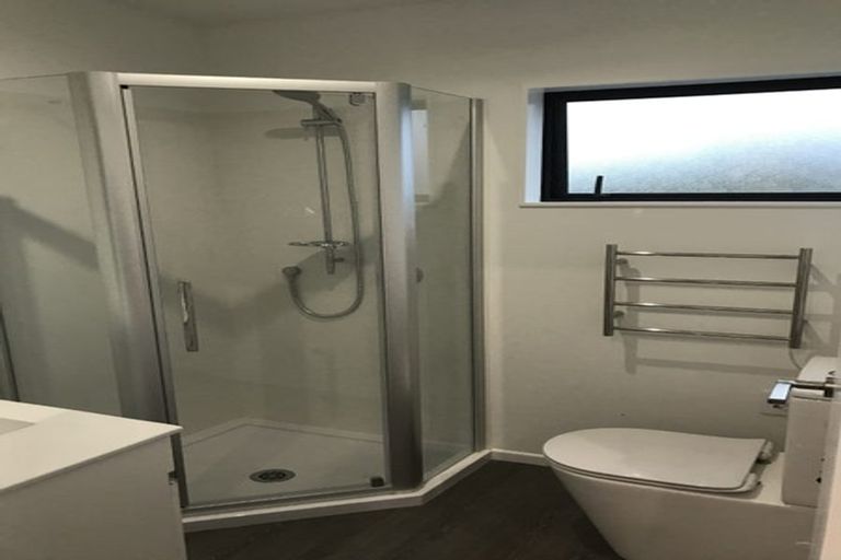 Photo of property in 4b Wattle Road, Sunnyvale, Auckland, 0612