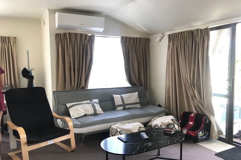 Photo of property in 7a Tirimoana Road, Te Atatu South, Auckland, 0602