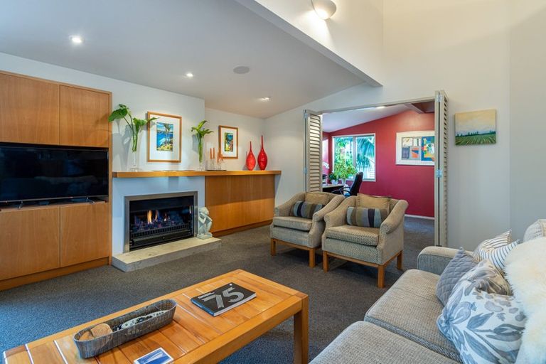 Photo of property in 27 Ocean View Road, Milford, Auckland, 0620