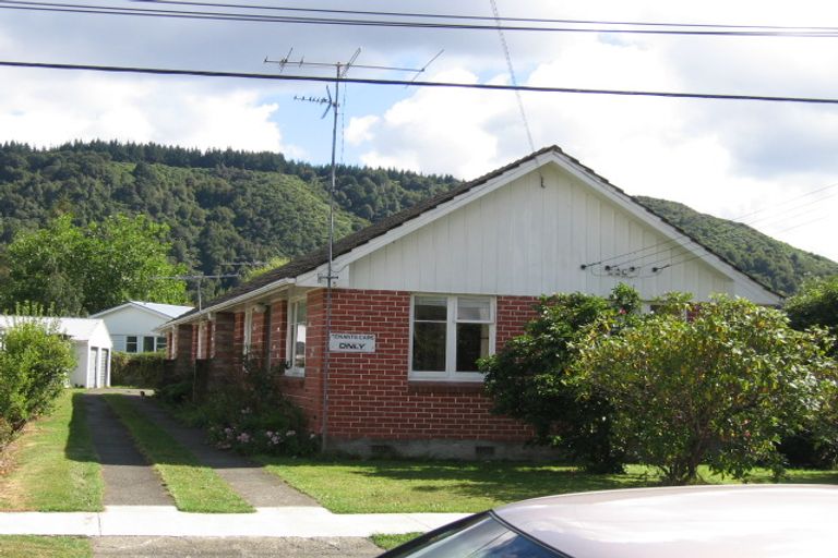 Photo of property in 1/5 Ruahine Street, Trentham, Upper Hutt, 5018