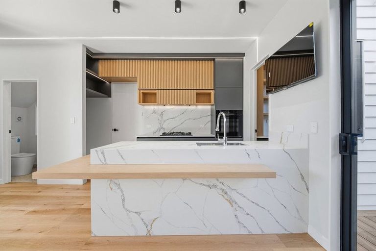 Photo of property in 2/8 Park Rise, Campbells Bay, Auckland, 0630