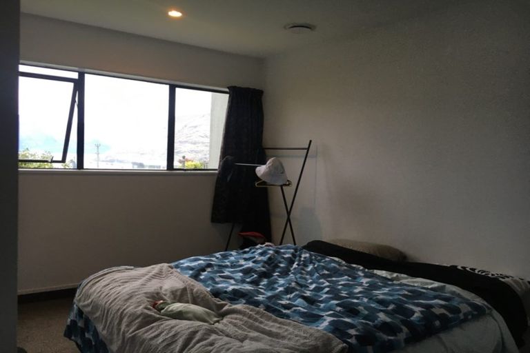 Photo of property in 17b Wynyard Crescent, Fernhill, Queenstown, 9300