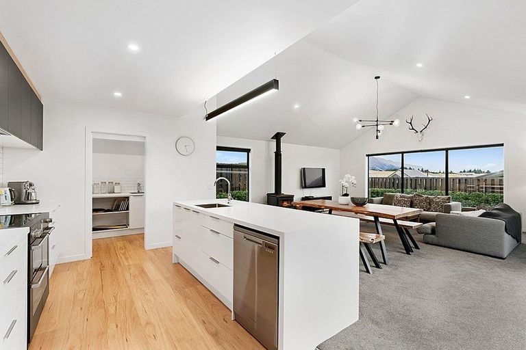 Photo of property in 10 Sawdon Street, Wanaka, 9305